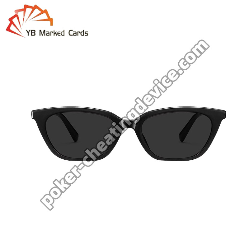 Master Poker avec des lunettes de soleil infrarouges pour la détection de cartes marquées