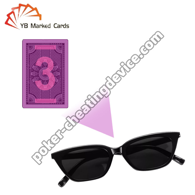 Master Poker avec des lunettes de soleil infrarouges pour la détection de cartes marquées
