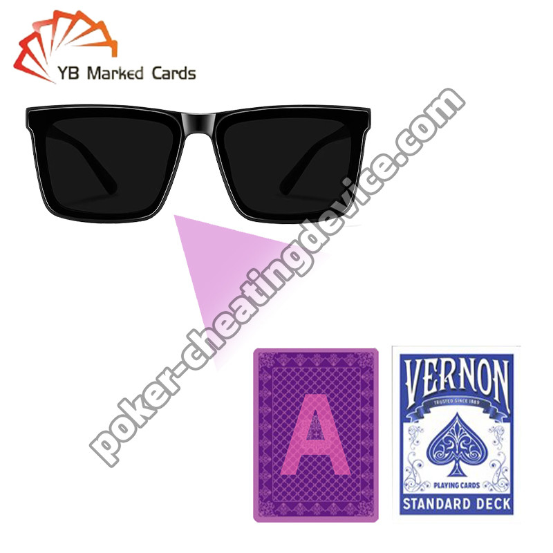 Les lunettes IR pour le poker détectent les cartes marquées avec de l'encre invisible